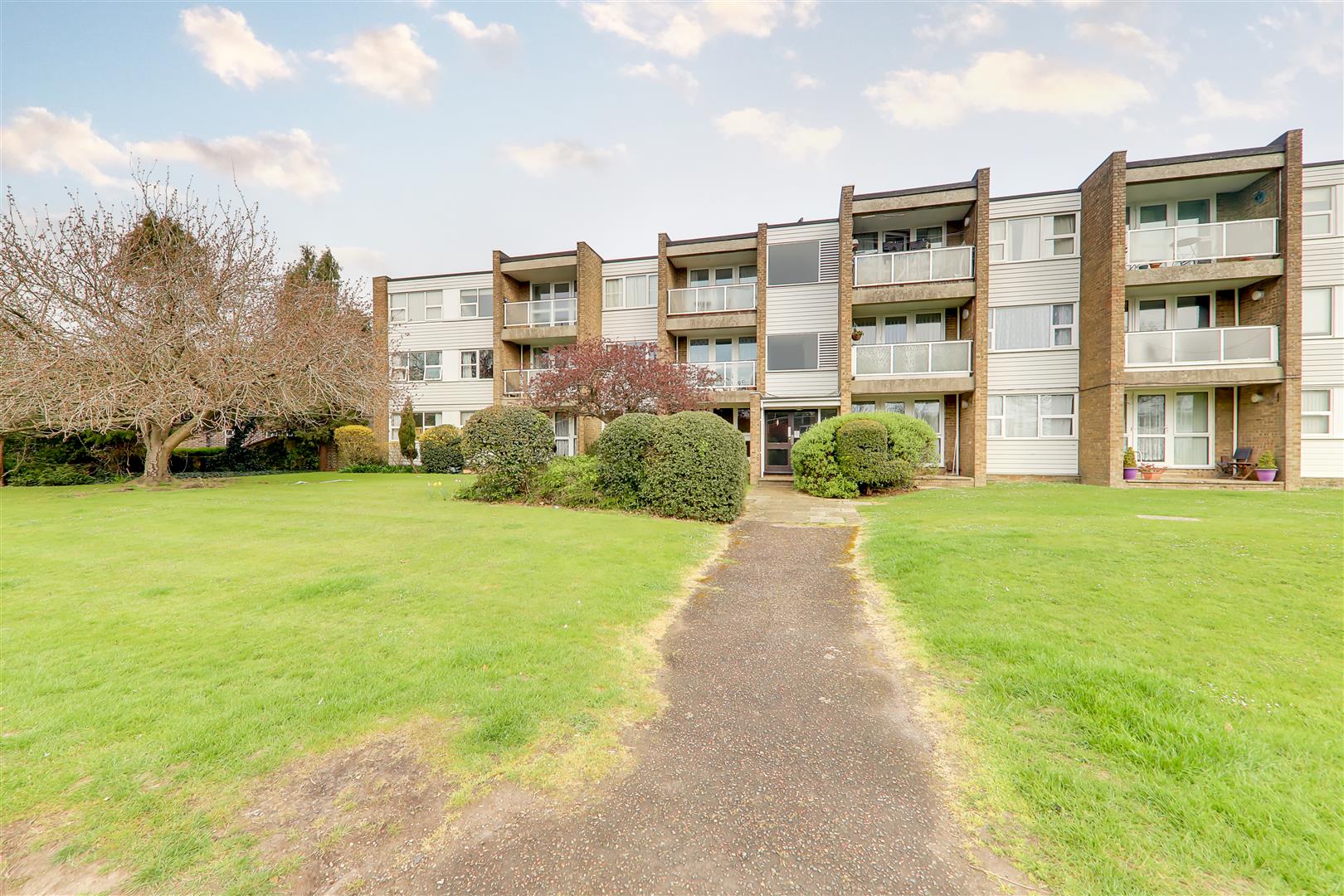 Flat | Littlehampton Road, Worthing, BN13 | To Let